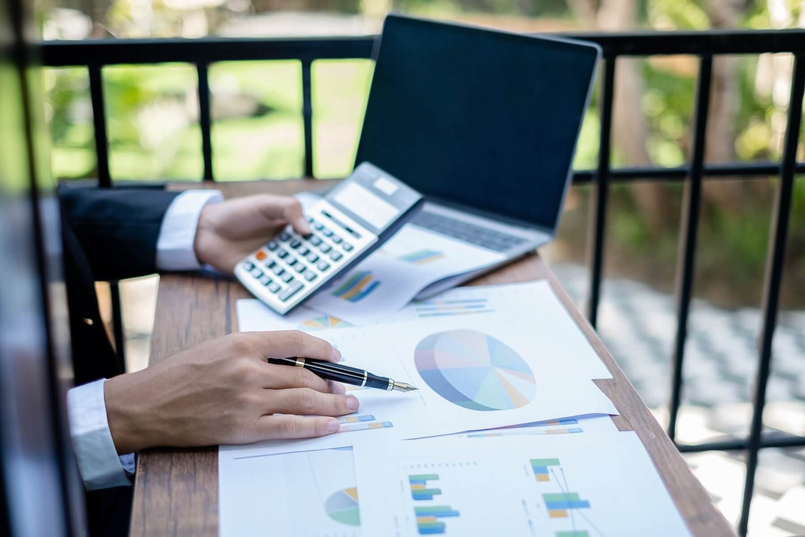 young businessman financial market analyst sits at zjwykr5